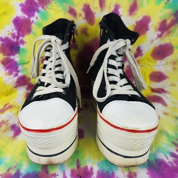 *SOLD* Platform Sneakers Size 6 Black White - Picture 2 of 7